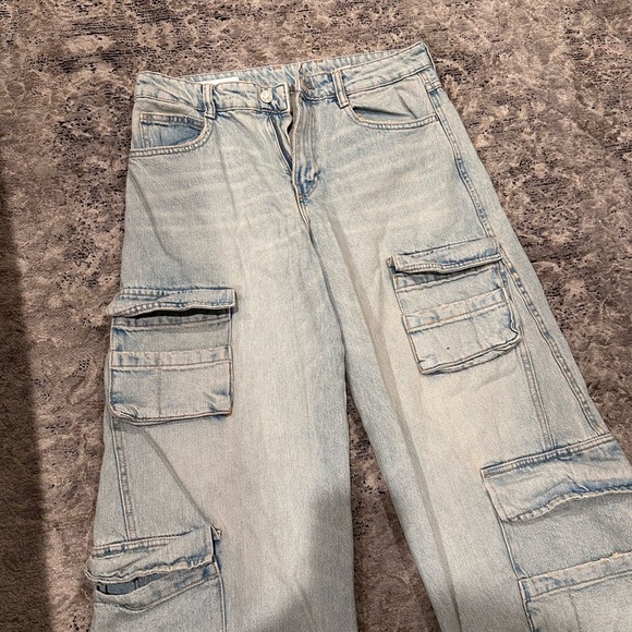 Zara TRF Cargo Baggy WideLeg
Cargo Jeans - Picture 7 of 7